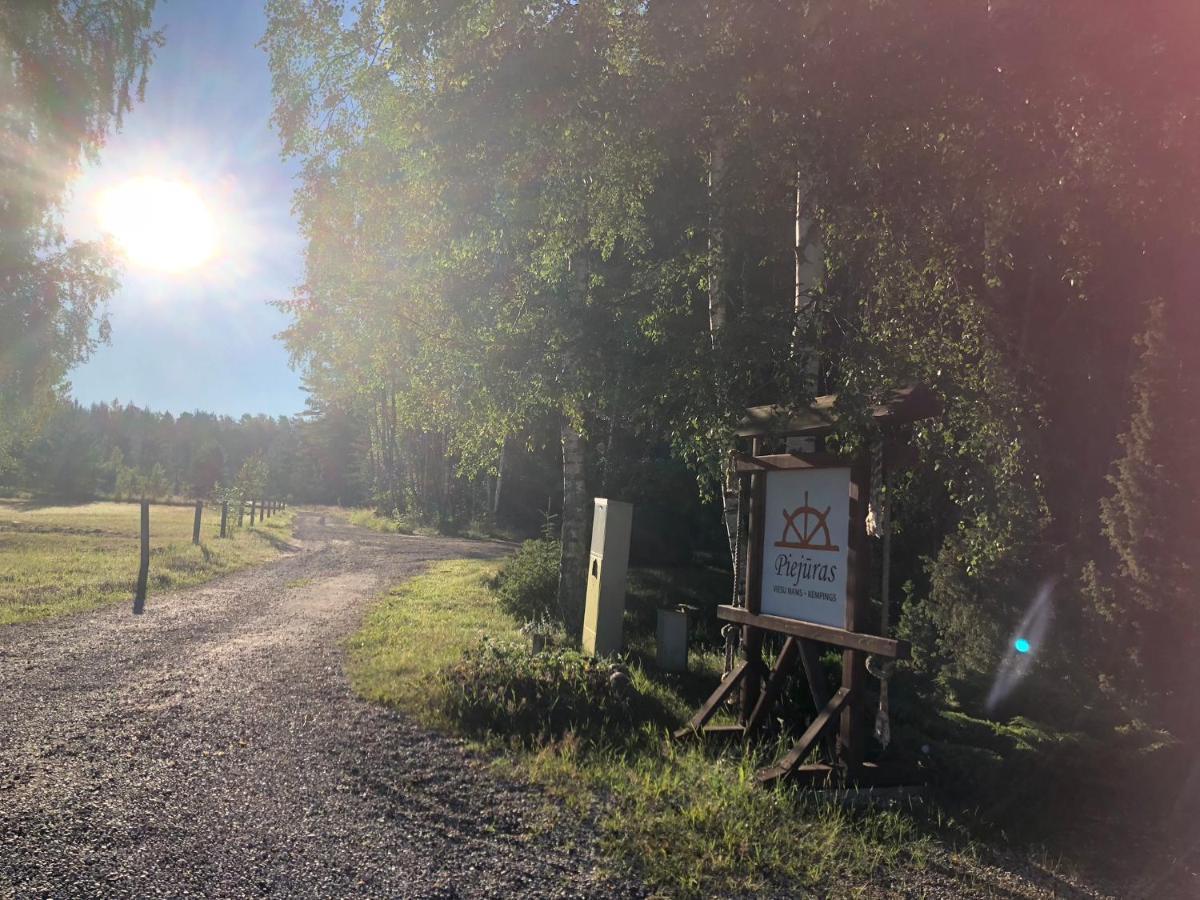 Piejuras Nams Hotell Ķesterciems Exteriör bild